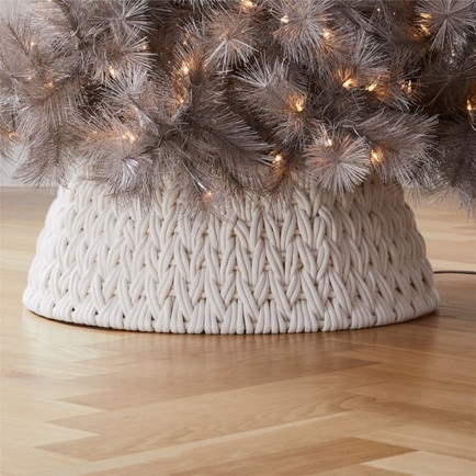 This white woven Christmas tree collar is so pretty and perfect to add to your home this season! #ABlissfulNest