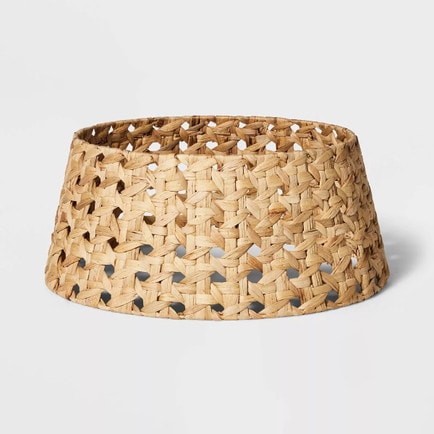 This open weave Christmas tree collar is so fun for the holidays and it's under $100! #ABlissfulNest
