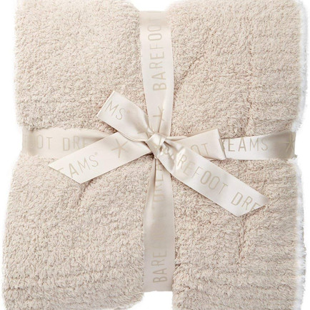 You can never go wrong in gifting a Barefoot Dreams throw blanket! #ABlissfulNest