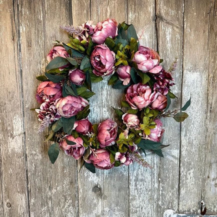This pink peony wreath is perfect for spring! #ABlissfulNest