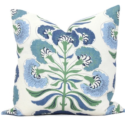 This blue and green tybee tree pillow cover is the most perfect spring throw pillow! #ABlissfulNest