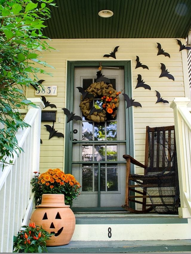 20 Fabulously Spooky Halloween Front Porches-Webstories- Cover