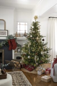 Classic Christmas Tree Decorations | A Blissful Nest