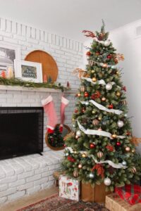 Classic Christmas Tree Decorations | A Blissful Nest