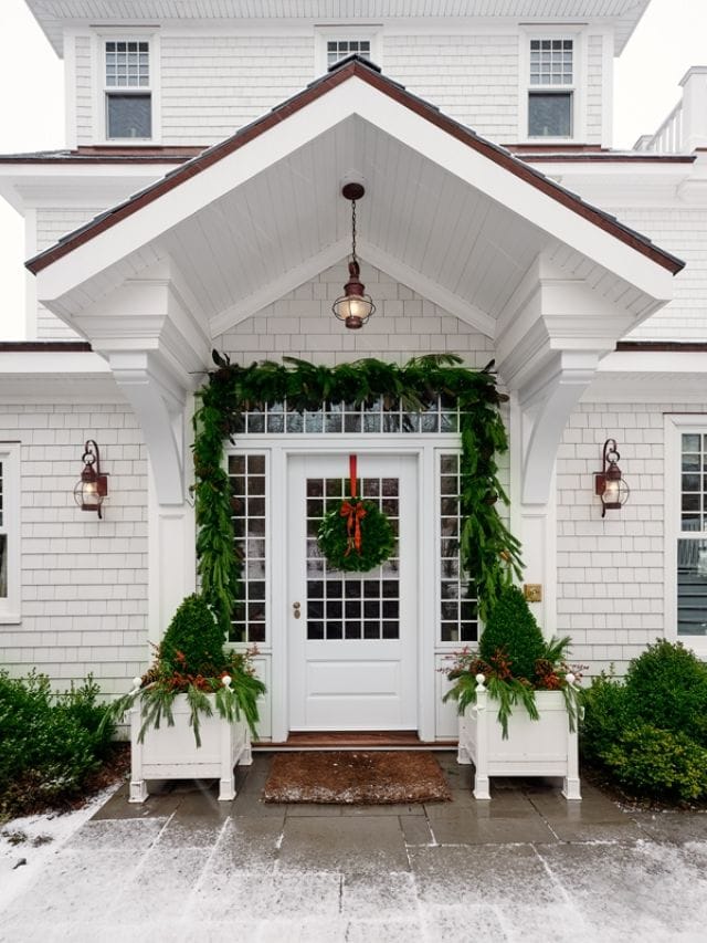 15 Best Christmas Porch Ideas-Webstories- Cover