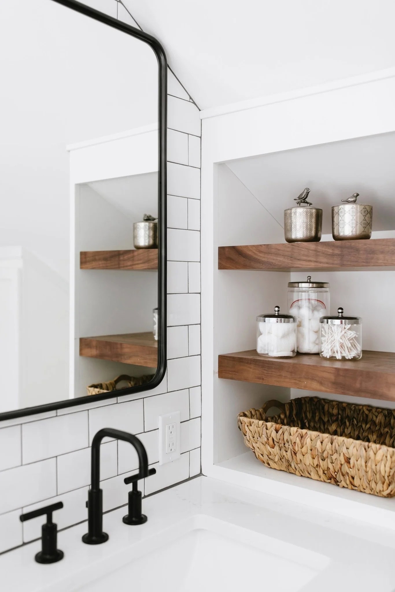 Farmhouse Bathroom Shelf Ideas