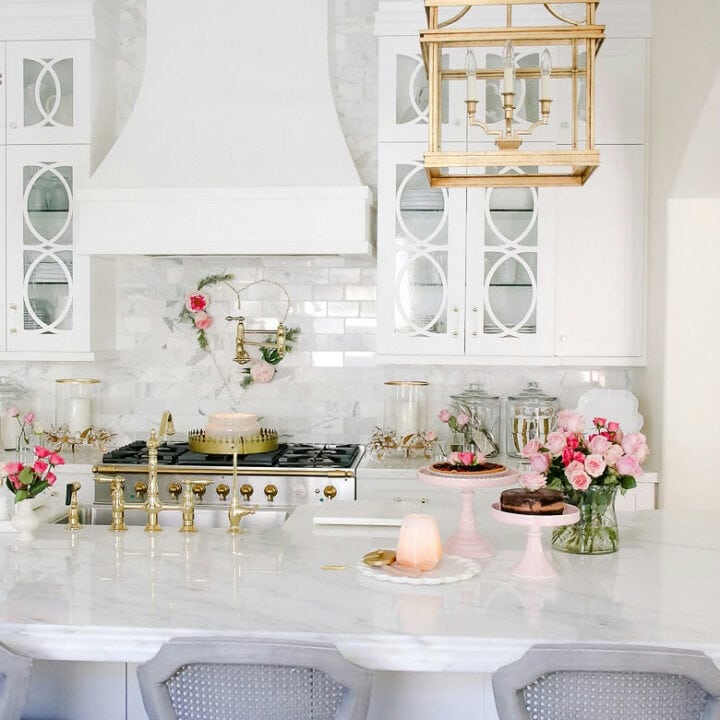 Image for Elegant Cake Stands & Vibrant Pink Flowers