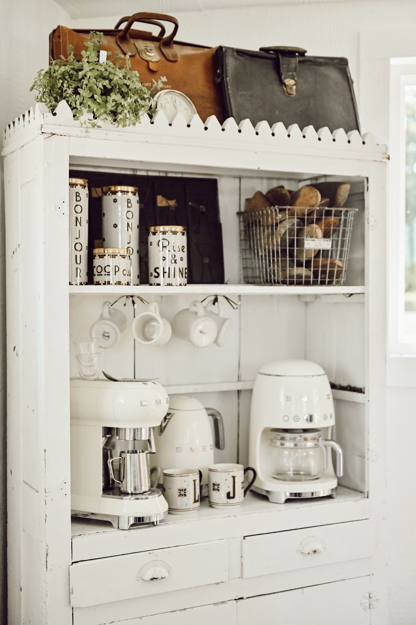 Rustic Farmhouse Coffee Bar Ideas