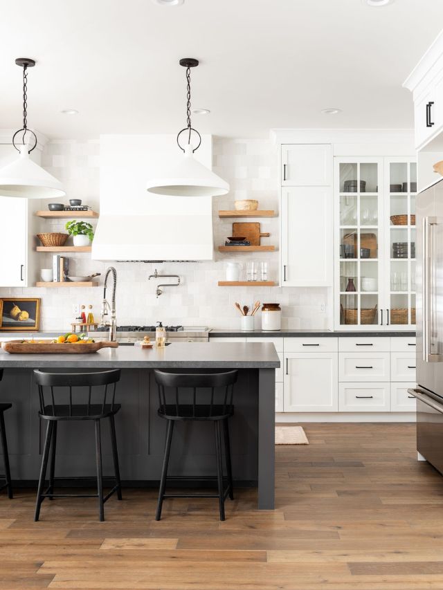 Black And White Farmhouse Kitchens-Webstories- Cover