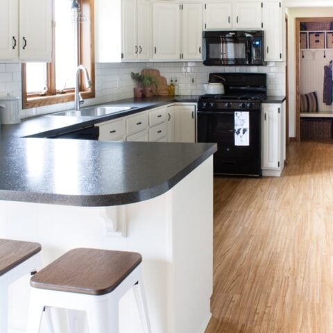 Image for White Shaker Cabinets & Black Appliances