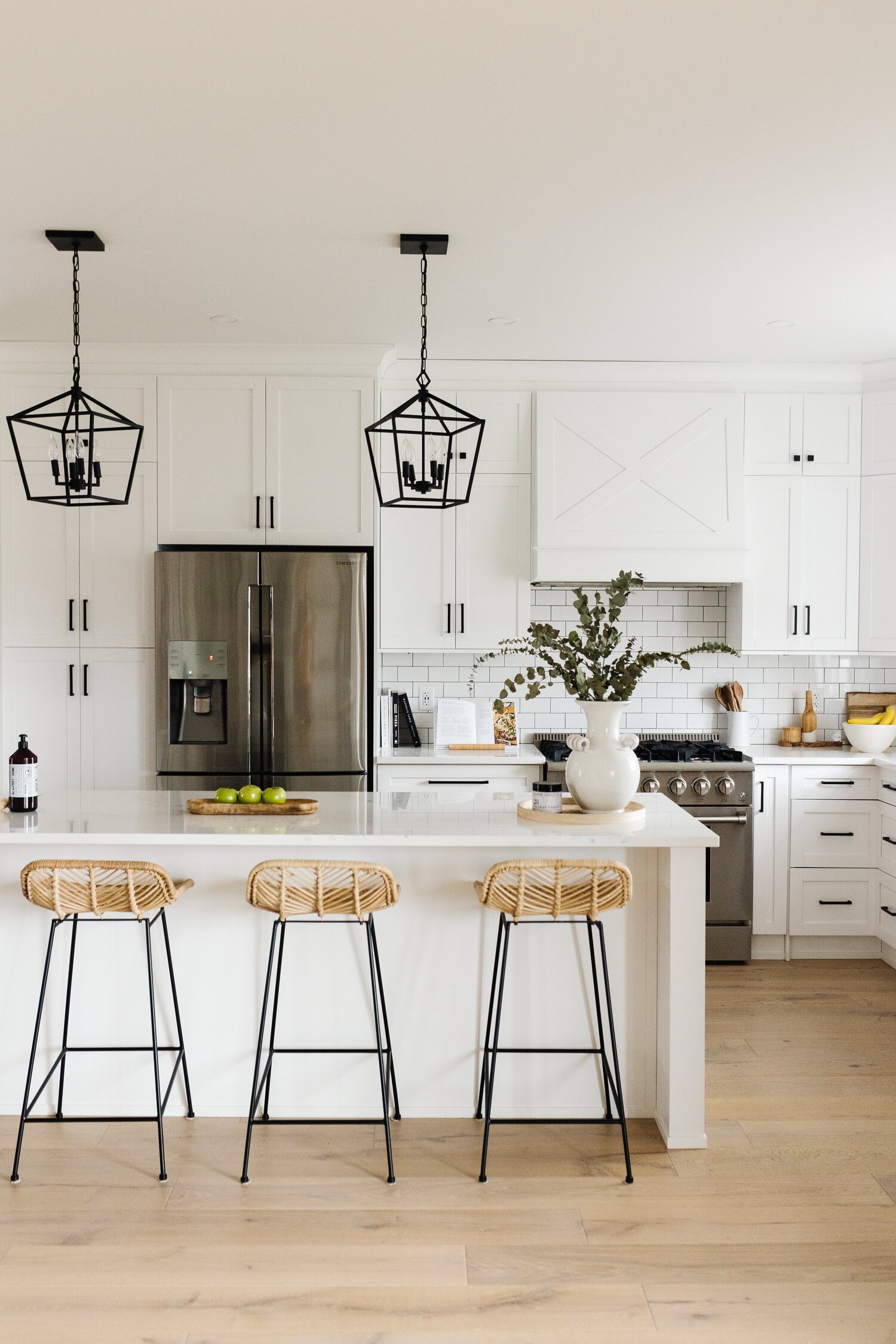 Black And White Farmhouse Kitchens