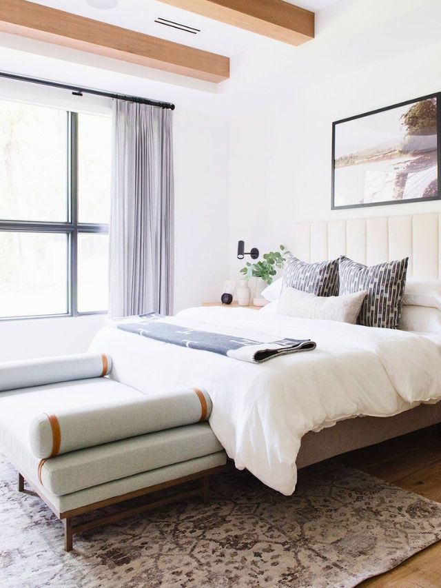 Lake House Guest Bedroom Ideas-Webstories- Cover