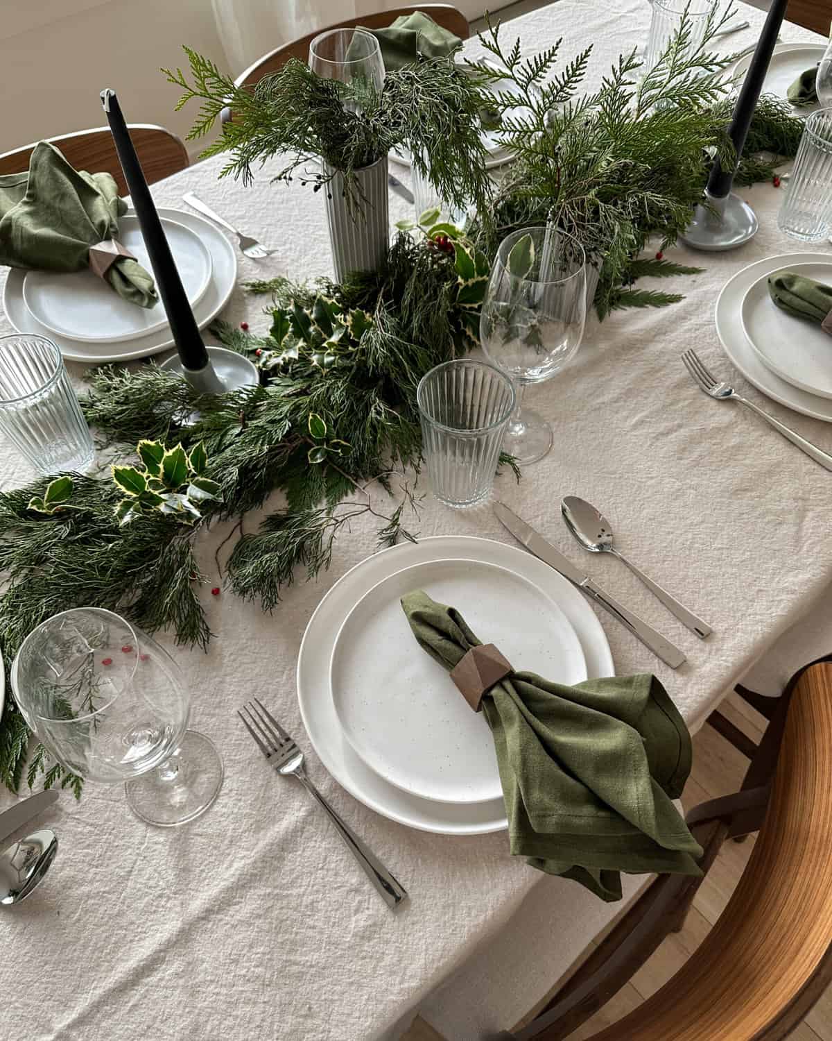 Christmas Holiday Table Settings