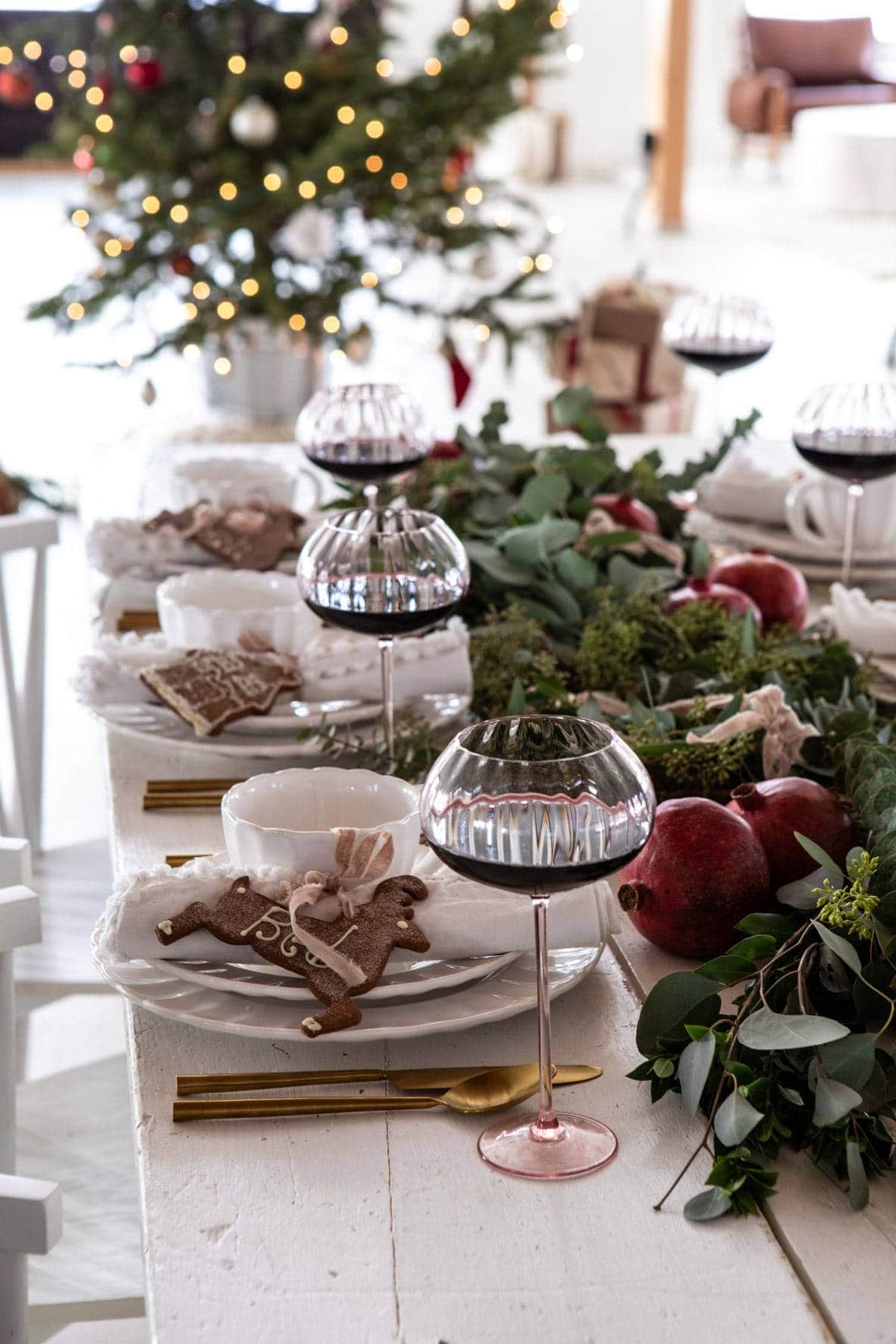 Modern Christmas Table Settings Ideas