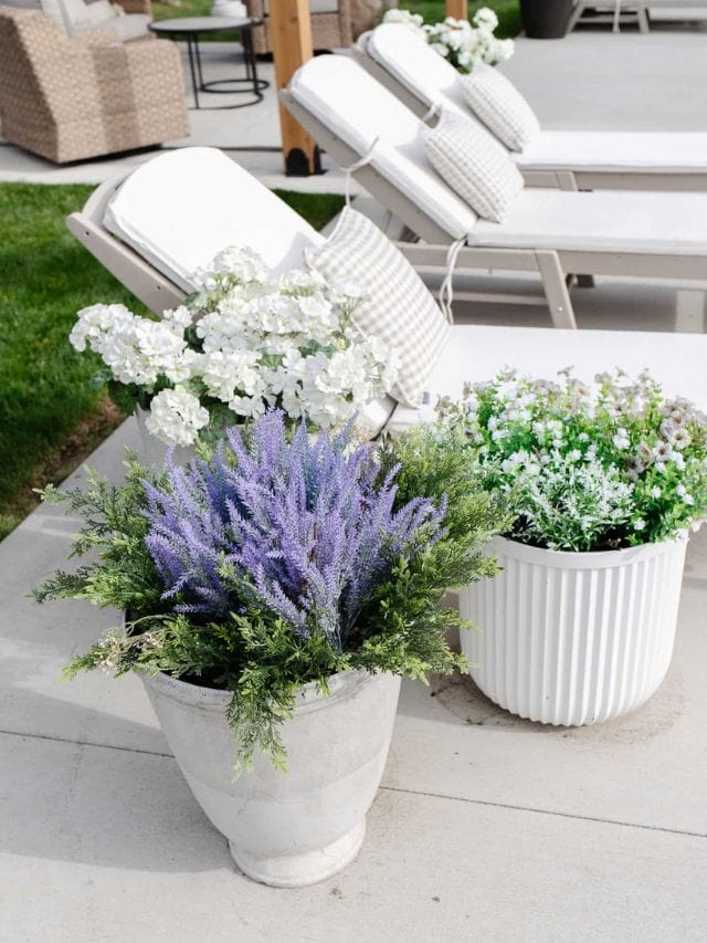Landscaping With Artificial Flowers-Webstories- Cover