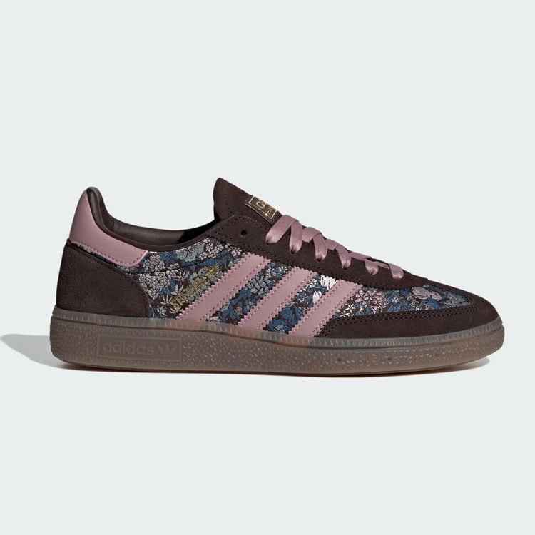 These navy and mauve floral adidas sneakers are a must have for fall! #ABlissfulNest